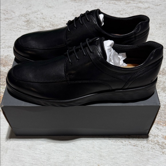 Ecco Men's Classic Black Oxfords - Picture 3 of 8